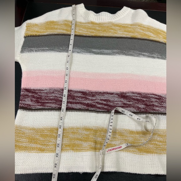 Wanna B sweater size large - Picture 8 of 8